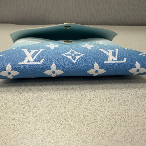 Authentic Louis Vuitton Kirigami Medium By The Pool Monogram Toile Pochette - Picture 12 of 12